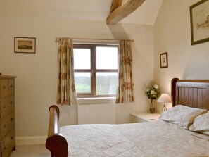 Attractive double bedroom | Blackthorn Cottage, Norton Disney, near Newark