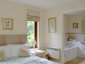 Double bedroom with en-suite | Moorland Lodge, Holt Wood, near Wimborne