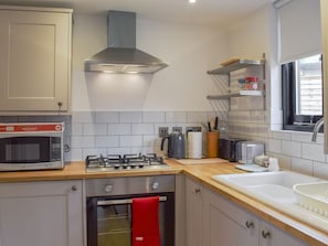 Well-equipped fitted kitchen | Badgers Sett Brook, Brook, near Brighstone