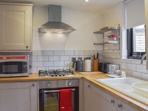 Well equipped kitchen | Badgers Sett Brook, Brook, near Brighstone