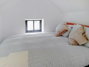 Mezzanine bedroom | Badgers Sett Brook, Brook, near Brighstone