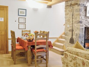 Living room/dining room | Granary Cottage, Bosherston