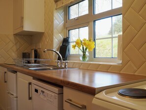 Kitchen | Brown Snout - The Old Kennels Holidays, Ledbury
