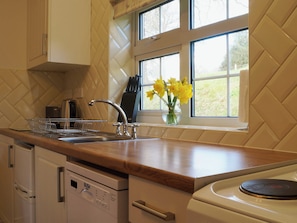 Kitchen | Brown Snout - The Old Kennels Holidays, Ledbury
