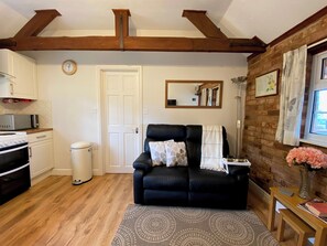 Open plan living space | Brown Snout - The Old Kennels Holidays, Ledbury