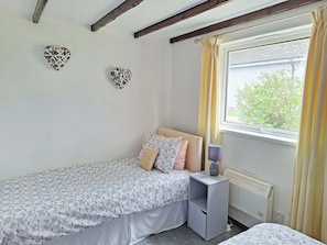 Twin bedroom | Cedar - Thornbury Holiday Park, Woodacott, near Holsworthy