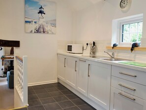 Kitchen and dining area | Oak Apple Cottage, Upottery, near Honiton