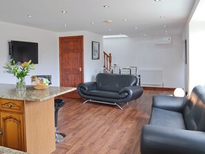 Spacious open-plan design | Roslyn Cottage, Hamsterley, near Wolsingham
