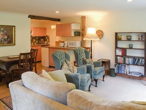 Relax in the open plan living area | Burrow Farm Garden Retreat - Gardener’s Rest - Burrow Farm Gardens Retreat, Dalwood, near Axminster