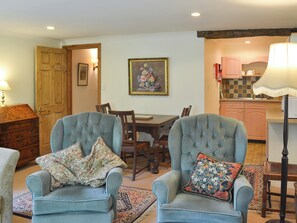 Comfortable living area | Burrow Farm Garden Retreat - Gardener’s Rest - Burrow Farm Gardens Retreat, Dalwood, near Axminster