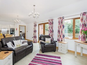 Beautifully presented open plan living/dining room/kitchen | Nesting Box, Chapel-St-Leonards