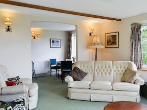 Relaxing living room leading to the dining area | Burrow Farm Garden Retreat - Valley View - Burrow Farm Gardens Retreat, Dalwood, near Axminster