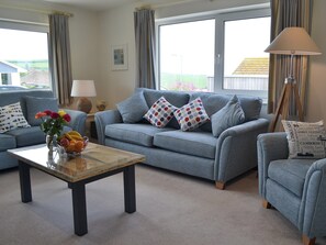 Light and airy living room | Moonraker, Port Isaac, near Wadebridge