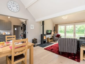 Luxury accommodation, open plan style living/ dining room/ kitchen | Canal View, Tetchill, near Ellesmere