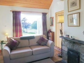 Living area | Farragon Cottage - Lick Estate, Foss, near Pitlochry