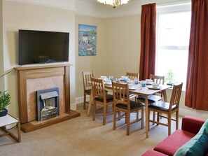 Second living room with single sofa bed/dining room | Seasands, Sheringham