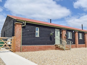 Single-storey barn conversion | Wagtail Cottage - Holmes Farm Country Cottages, Lubenham, near Market Harborough