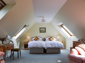 Living Room / bedroom with twin beds | Broad Cottage Boathouse, Ranworth, near Wroxham