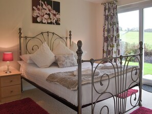 Double bedroom | Seaton - Rosecraddoc Holiday Village, Liskeard