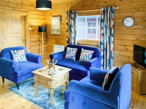Living area | Dontra Log Chalet 1 - Dontra Log Chalets, Banavie, near Fort William
