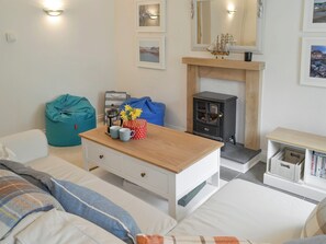 ‘Wood-burner style’ electric fire in feature fireplace | Teal Cottage, Instow, near Bideford