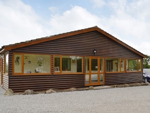 Welcoming lodge entrance | The Lodge, Brandesburton, near Driffield