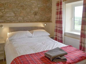 Relaxing double bedroom | Milk Churn - Hayes Farm Mews, Luton, near Newton Abbot