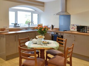 Well-equipped kitchen and dining area | Milk Churn - Hayes Farm Mews, Luton, near Newton Abbot