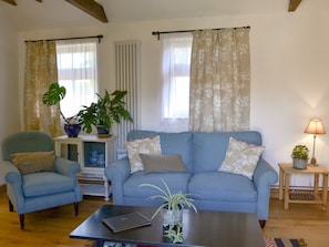 Comfortable living area | Cowslip Cottage - Wildmore Cottages, New York, near Boston