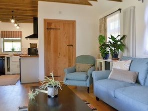 Comfortable open plan living space | Cowslip Cottage - Wildmore Cottages, New York, near Boston