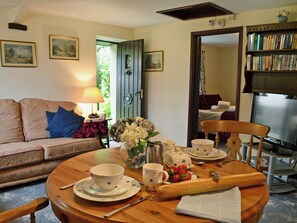 Beautifully presented open plan living space | Rose Cottage, Hartland