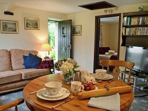 Beautifully presented open plan living space | Rose Cottage, Hartland