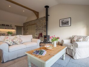 Thoughtfully furnished open plan living space | Square Barn - Bramleys Yard, Baltonsborough, near Glastonbury