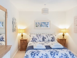 Spacious bedroom with Kingsize bed | Maple Lodge, Corsham