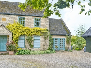 This delightful attached holiday cottage is set within the owner’s peaceful grounds | Acorn Cottage, Todenham, near Moreton-in-Marsh