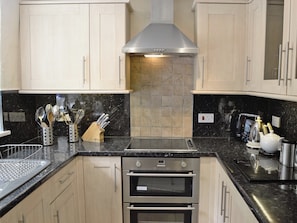 Well equipped kitchen  | Ostlers, Boscastle