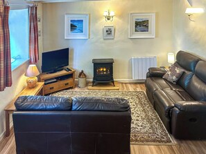 Thoughtfully furnished Living/dining room | Ostlers, Boscastle