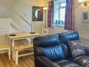 Thoughtfully furnished Living/dining room | Ostlers, Boscastle