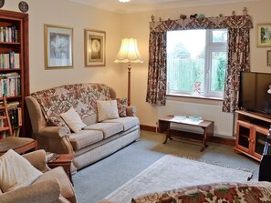 Living room | Cleeve Cottages - South Cleeve Bungalow, Churchinford, nr. Taunton