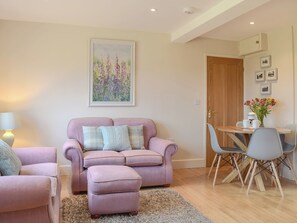 Delightful open plan living space | The Lodge at Elmley Meadow, Elmley Castle, near Pershore