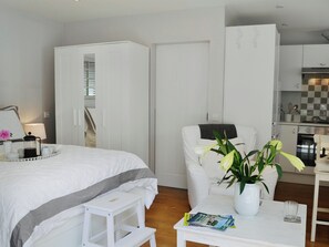 Beautifully presented studio-style property  | Petit Knowle - Knowle Lodge, Cuckfield, near Haywards Heath