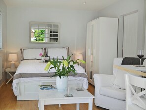 Elegantly decorated bedroom area | Petit Knowle - Knowle Lodge, Cuckfield, near Haywards Heath