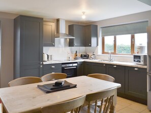 Dining Area | Carp Cottage - Wallrudding Farm Cottages, Doddington, near Lincoln