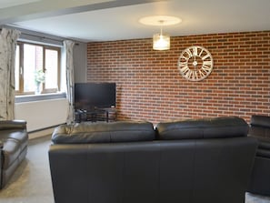 Living area | Carp Cottage - Wallrudding Farm Cottages, Doddington, near Lincoln