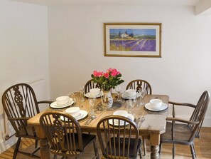 Spacious dining room | Mad Nelly Cottage - Wheeldon Farm Cottages, Halwell, near Totnes
