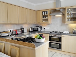 Fully appointed fitted kitchen | Skiddaw View, Keswick