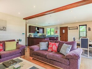 Open plan living space | Foxglove Lodge - Higher Shorston Lakes and Lodges, Holsworthy, near Bude