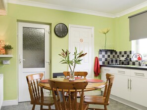 Spacious dining area within kitchen | Lena’s Lodge, Camer’s Green, Berrow, near Malvern