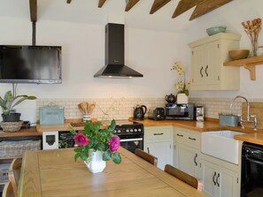 Well equipped kitchen/ diner | Cornflower Cottage - Wildmore Cottages, New York, near Boston