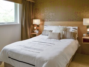 Restful double bedroom | Hazel - Thornbury Holiday Park, Woodacott, near Holsworthy